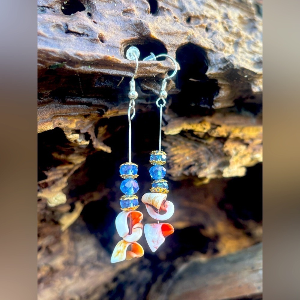 Dainty Demure Shell Artisan Hand Crafted 🇨🇦 Dangling Earrings 925 Silver Hooks